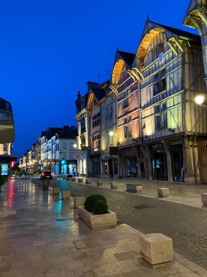 Studio Zola Situe En Plein Centre-Ville De Troyes Ngoại thất bức ảnh